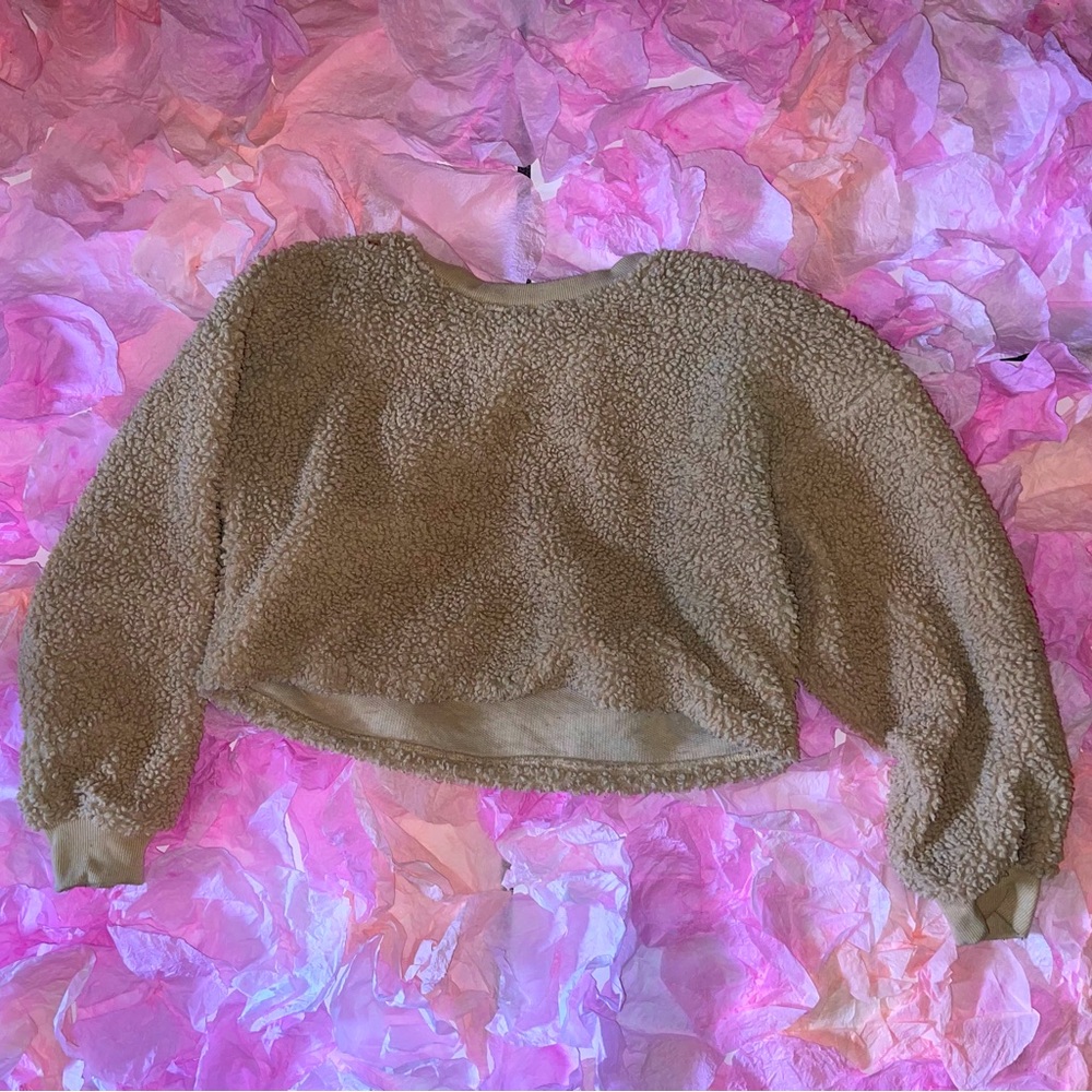 Fuzzy cropped beige sweater